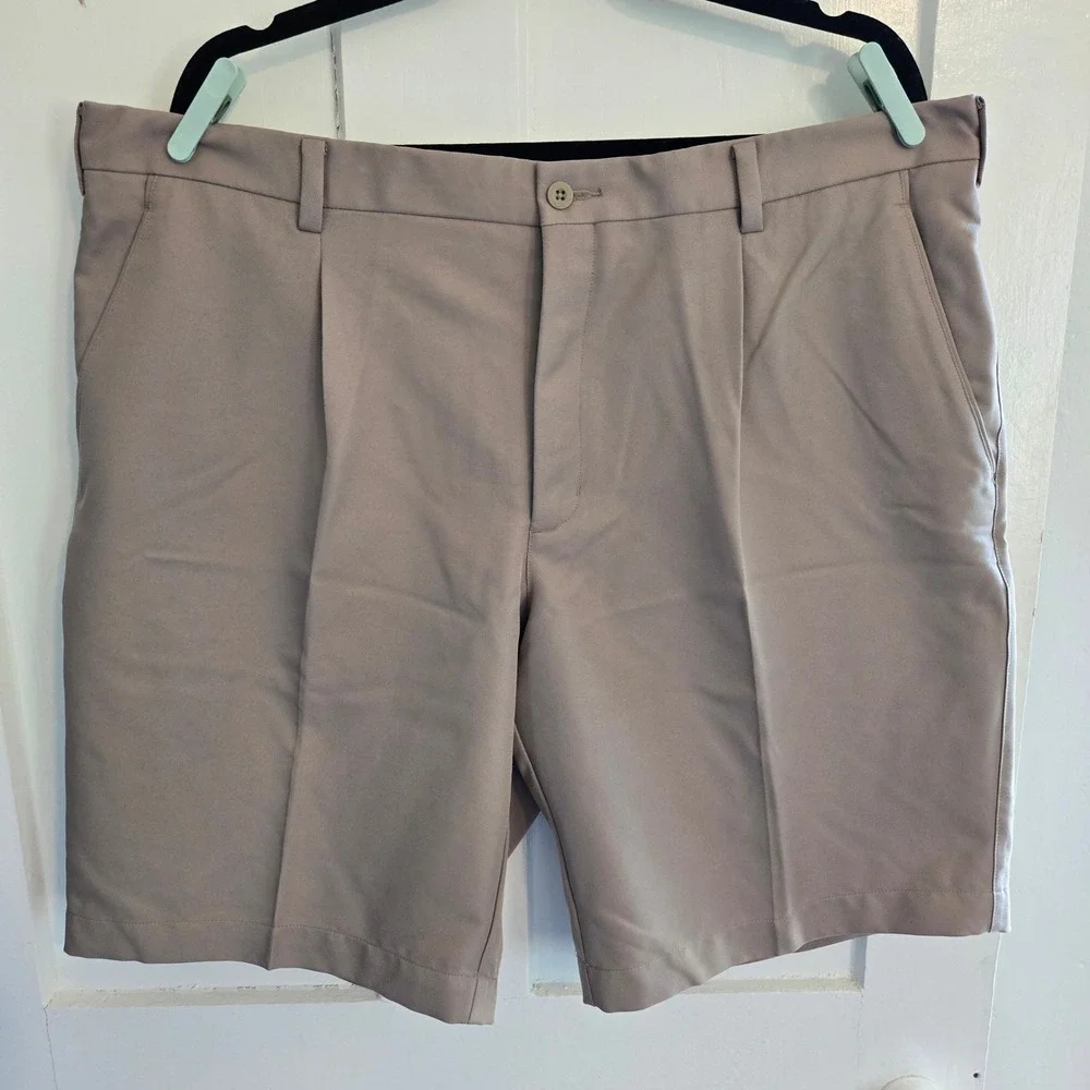Nike Men's Beige Khaki Pleated Front Golf Shorts Sz. 40 in Inseam 9.5 in Dri Fit